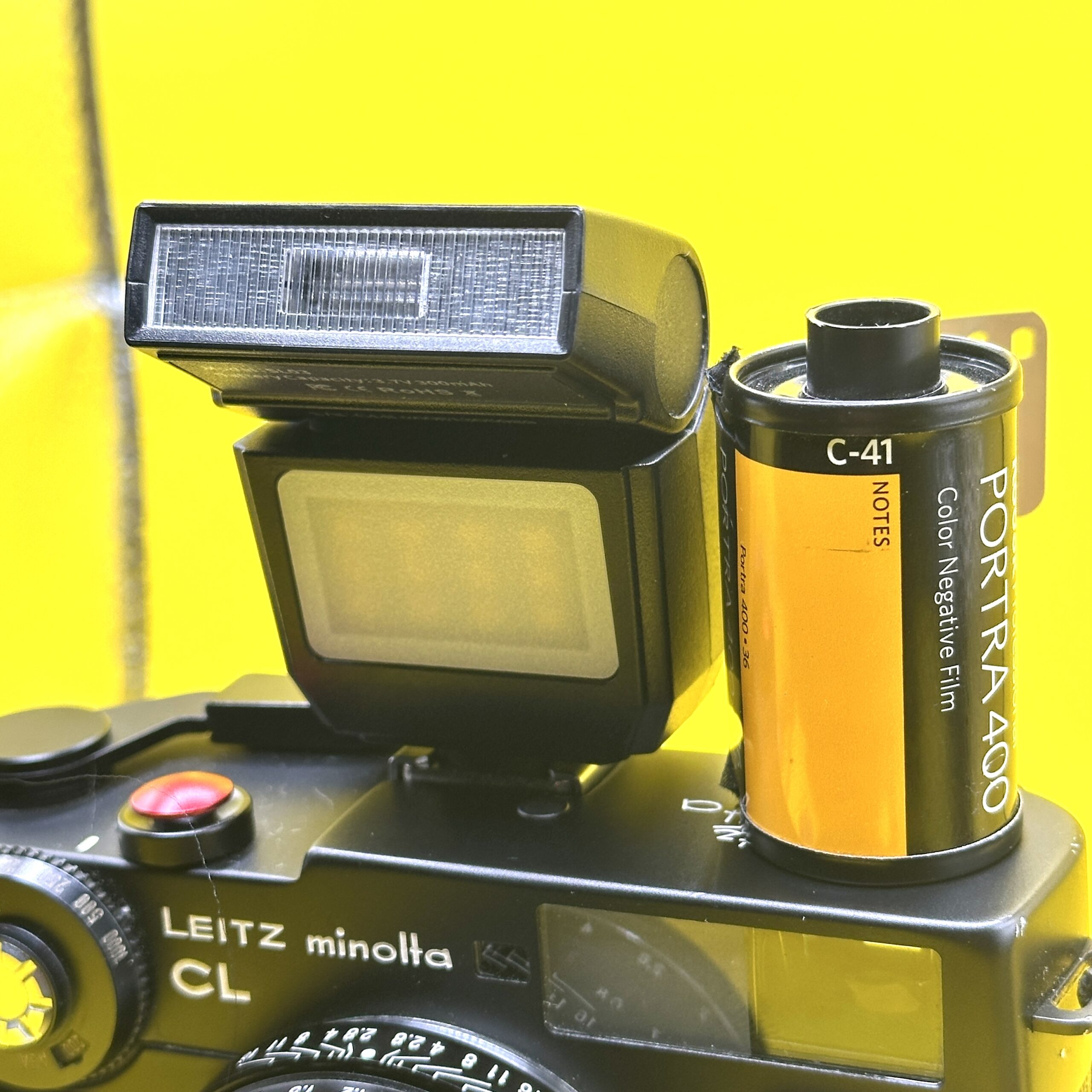 Compact Bounce Flash with LED, 6500K – Great for Fuji, Sony, Leica M Shooters - Image 10