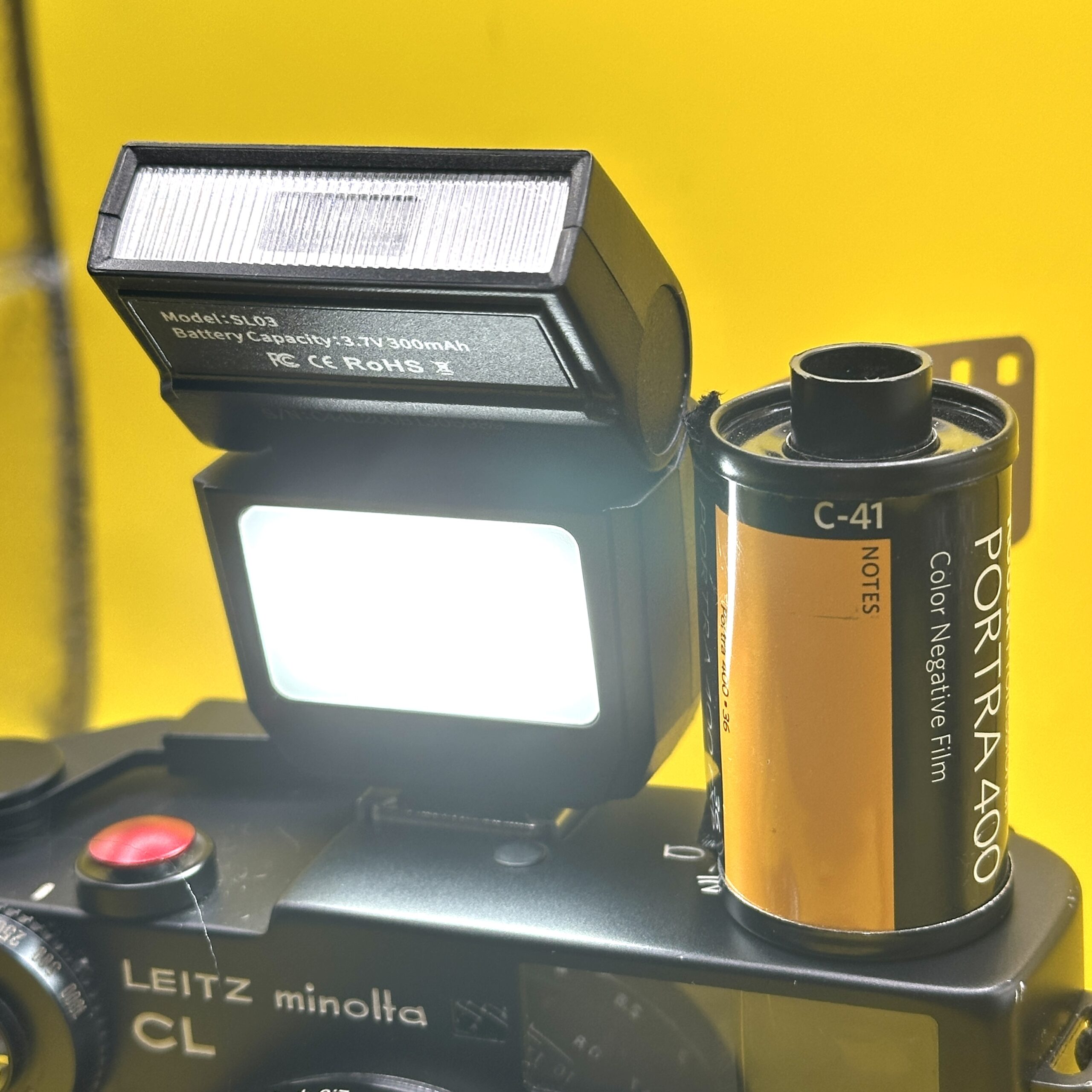 Compact Bounce Flash with LED, 6500K – Great for Fuji, Sony, Leica M Shooters - Image 9