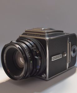 Hasselblad 500c/m With Zeiss 1:2,8 80mm Lens w/ 12 Film Back & Lens Shroud