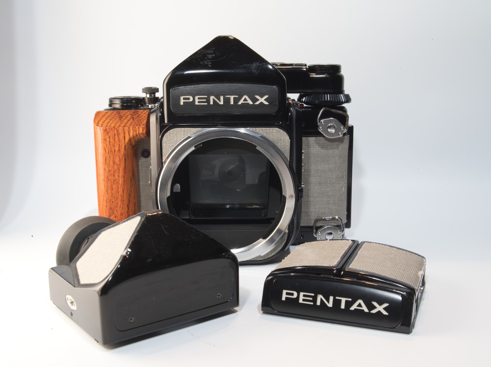 Pentax 67 Body Kit – Prism + AE Prism + WLF – Custom Wood Grip – CLA 2022
